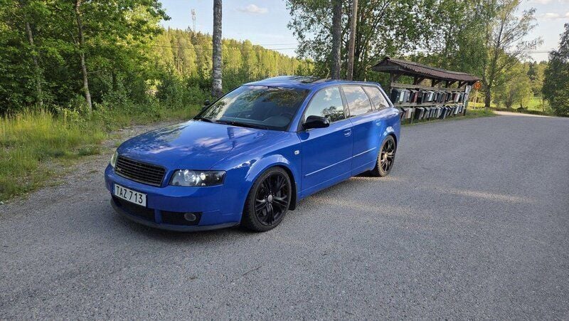 Blå Begagnad 2002 Audi A4 Kombi | 20 000 kr (Dyr) - Bild 1/4