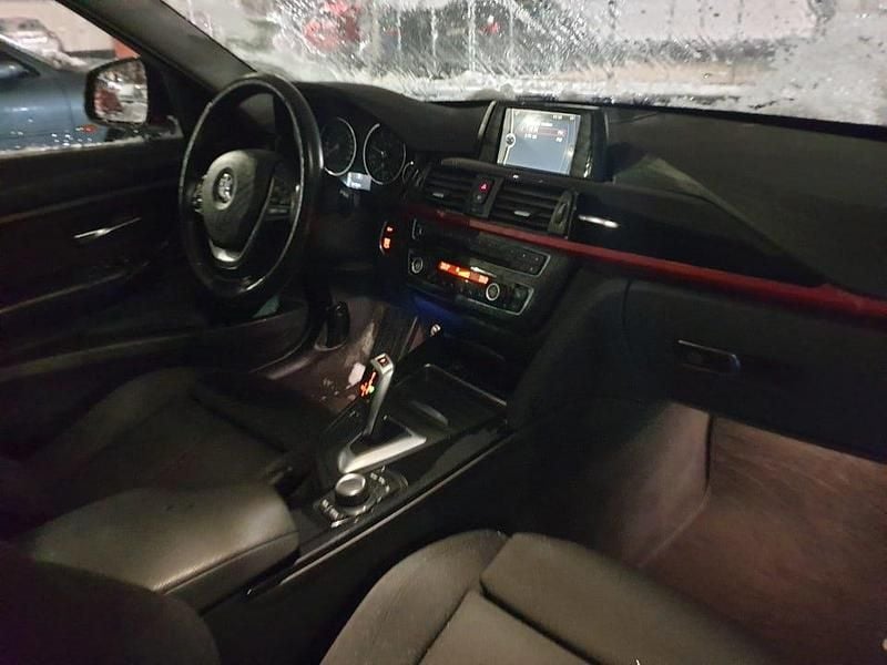 Svart Begagnad 2014 BMW 320 Sedan | 99 000 kr (Superpris) - Bild 1/4