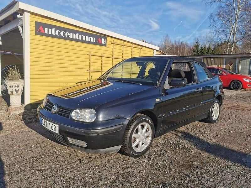 Svart Begagnad 2000 VW Golf IV Trendline Cab | 29 900 kr - Bild 1/4