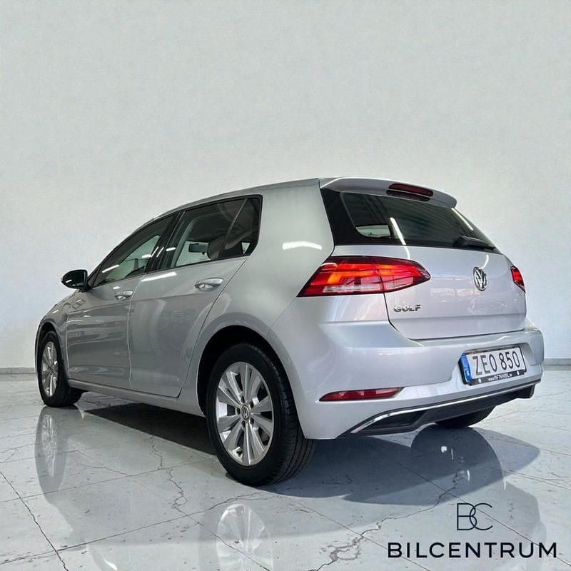 Begagnad VW Golf VII 110 HK (80 kW) 2018 Silver Halvkombi
