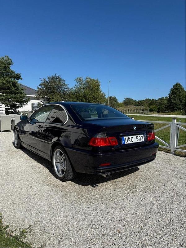 Blå Begagnad 2002 BMW 330 Sportkupé | 45 000 kr (Superpris) - Bild 1/4