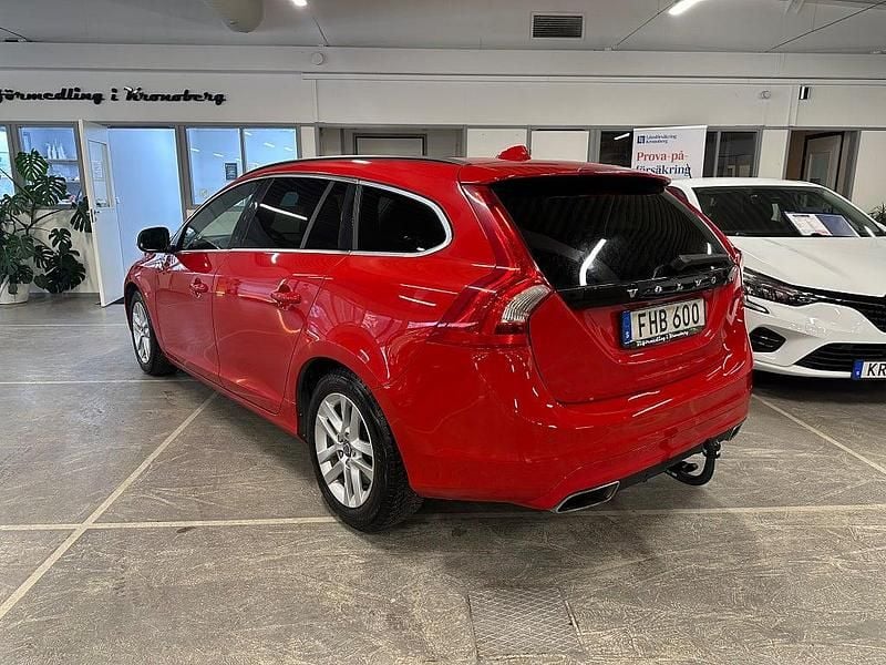 Begagnad Volvo V60 Momentum 181 HK (133 kW) 2014 Röd Kombi