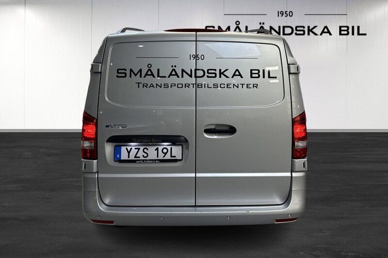 Begagnad Mercedes e-Vito 150 kW (204 HK) 2023 Silver Minibuss