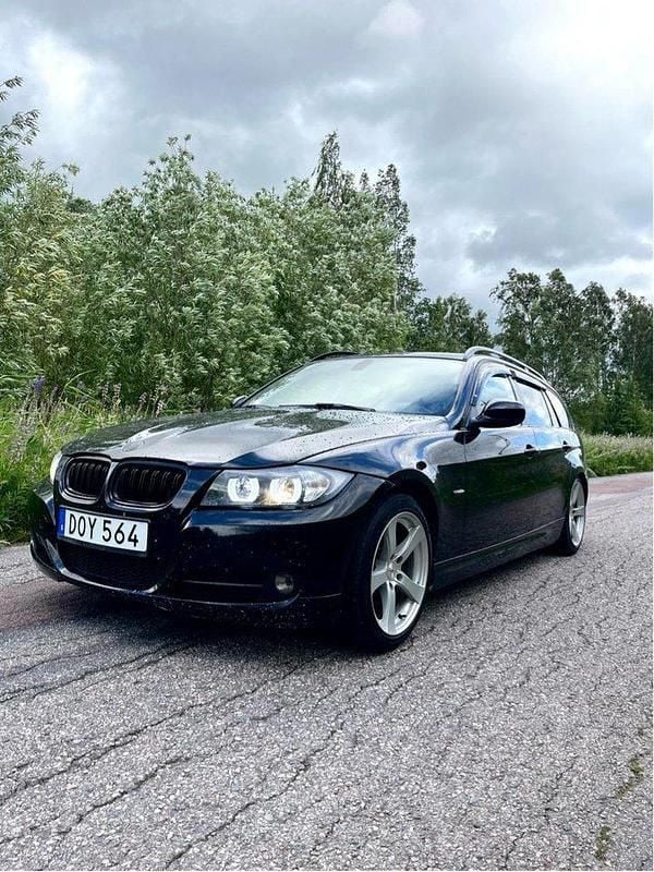 Svart Begagnad 2009 BMW 318 M Sport Kombi | 65 000 kr (Bra pris) - Bild 1/4