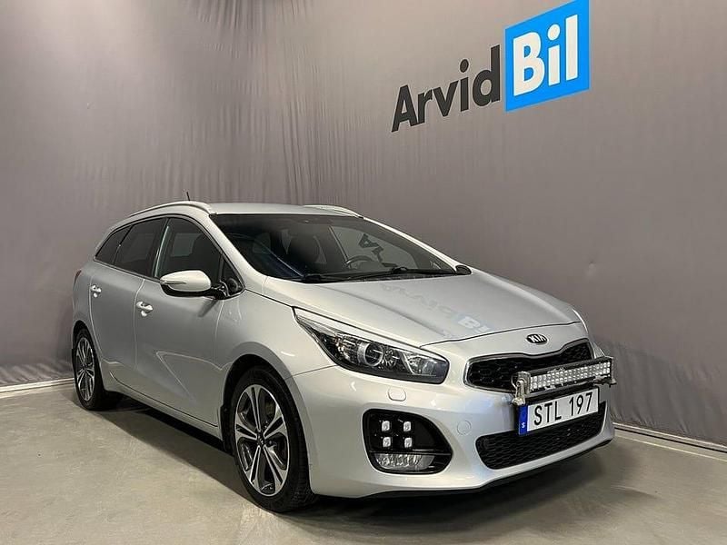 Grå Begagnad 2015 Kia Ceed Sportswagon GT-Line Kombi | 115 000 kr (Marknadspris) - Bild 1/3