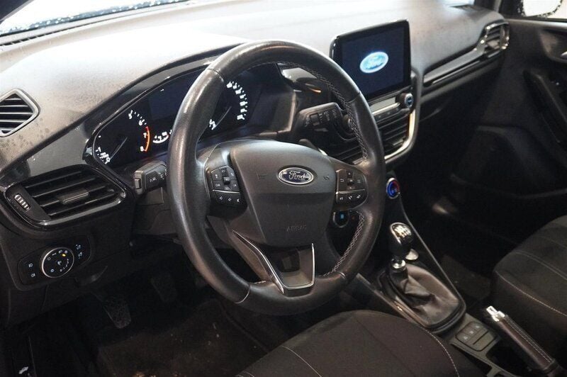 Begagnad Ford Fiesta Titanium 101 HK (74 kW) 2019 Svart Halvkombi