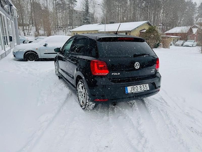 Begagnad VW Polo 90 HK (66 kW) 2016 Svart Halvkombi