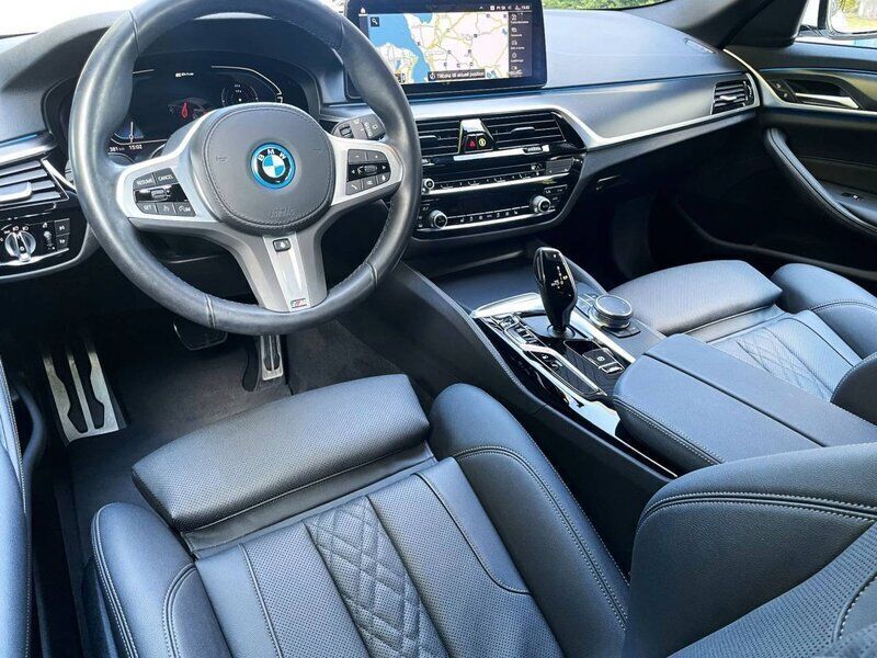 Begagnad BMW 530e M Sport 293 HK (215 kW) 2023 Vit solid alpinvit ii Kombi