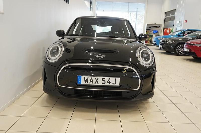 Begagnad Mini Cooper 22 kW (30 HK) 2023 Svart Halvkombi