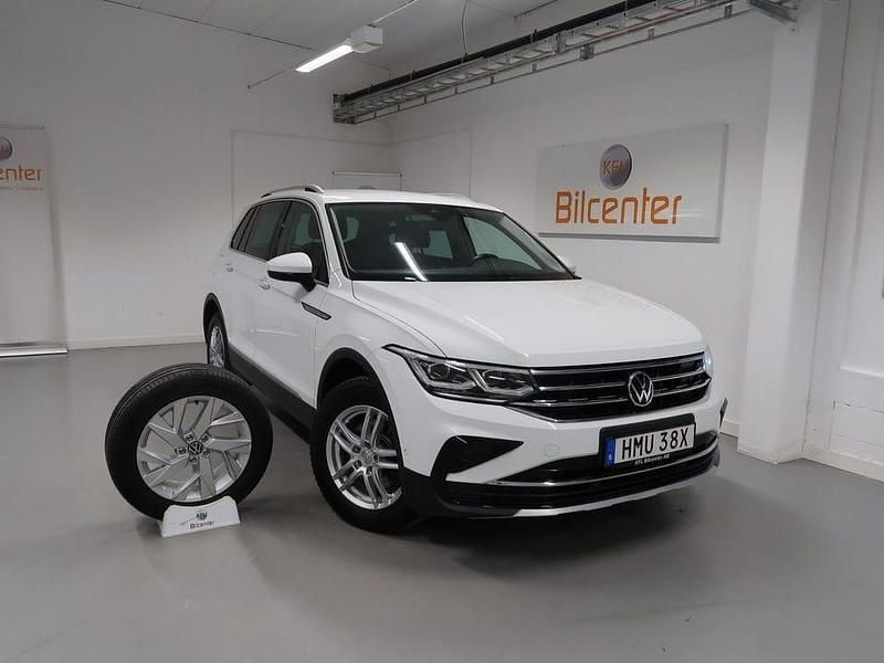 Vit Begagnad 2020 VW Tiguan Elegance SUV | 339 900 kr (Marknadspris) - Bild 1/3