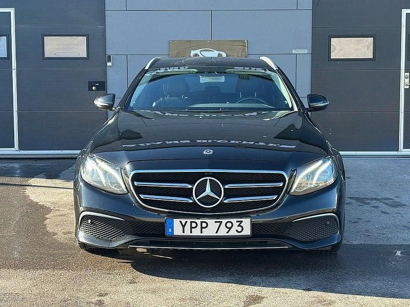Begagnad Mercedes E200 Avantgarde 150 HK (110 kW) 2018 Svart Kombi