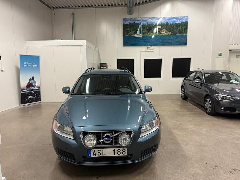 Begagnad Volvo V70 Kinetic 180 HK (132 kW) 2012 Blå Kombi