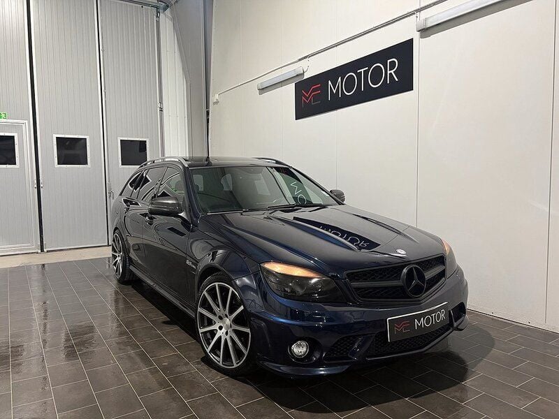 Mörkblå (blå) Begagnad 2008 Mercedes C63 AMG AMG Kombi | 278 900 kr (Superpris) - Bild 1/4