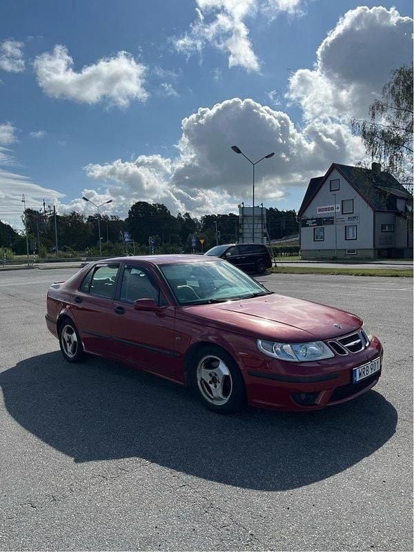Röd Begagnad 2005 Saab 9-5 Aero Sedan | 17 000 kr (Bra pris) - Bild 1/4