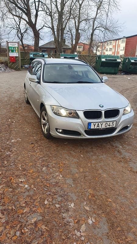 Begagnad 2011 BMW 318 Kombi | 48 000 kr (Bra pris) - Bild 1/4