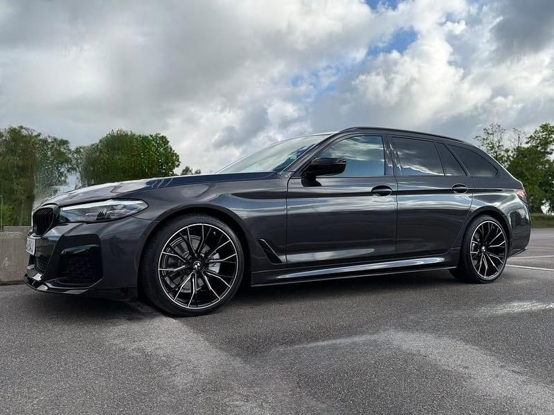 Begagnad BMW 520 M Sport 190 HK (139 kW) 2021 Sophistogrå Kombi