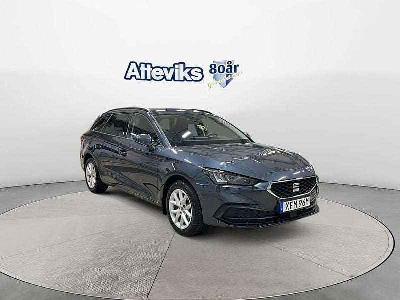 Grå Begagnad 2024 Seat Leon Style Kombi | 234 500 kr (Marknadspris) - Bild 1/4