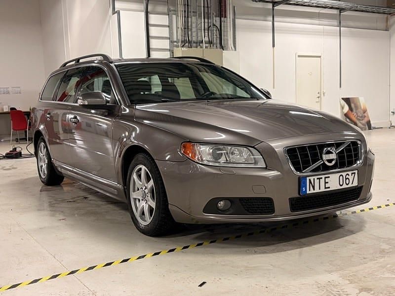 Begagnad 2011 Volvo V70 Kombi | 45 000 kr (Lite dyr) - Bild 1/4