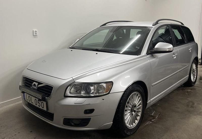 Grå Begagnad 2011 Volvo V50 Momentum Kombi | 49 900 kr (Bra pris) - Bild 1/4
