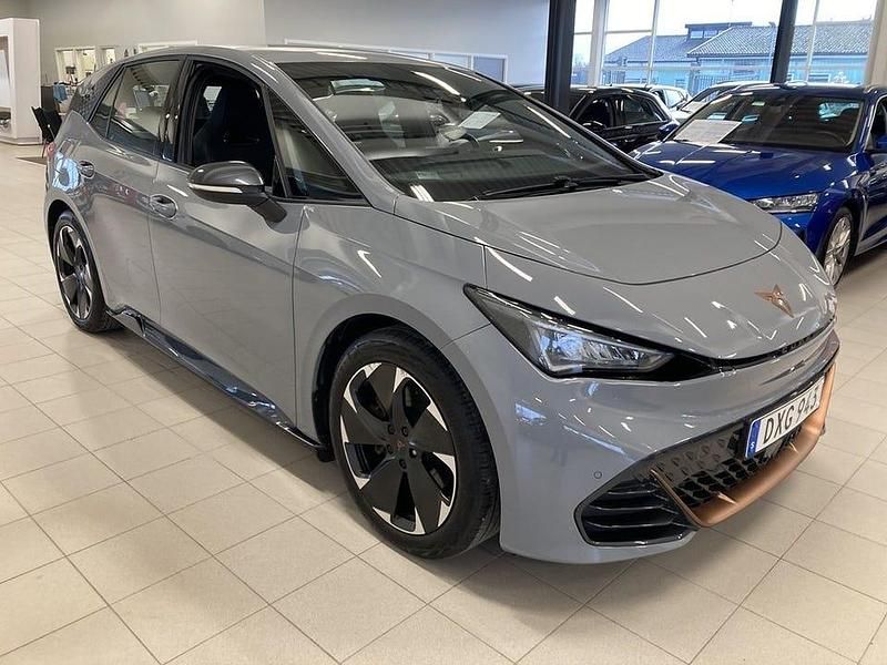 Vapor grey Begagnad 2023 Cupra Born e-Boost Halvkombi | 279 900 kr (Marknadspris) - Bild 1/3
