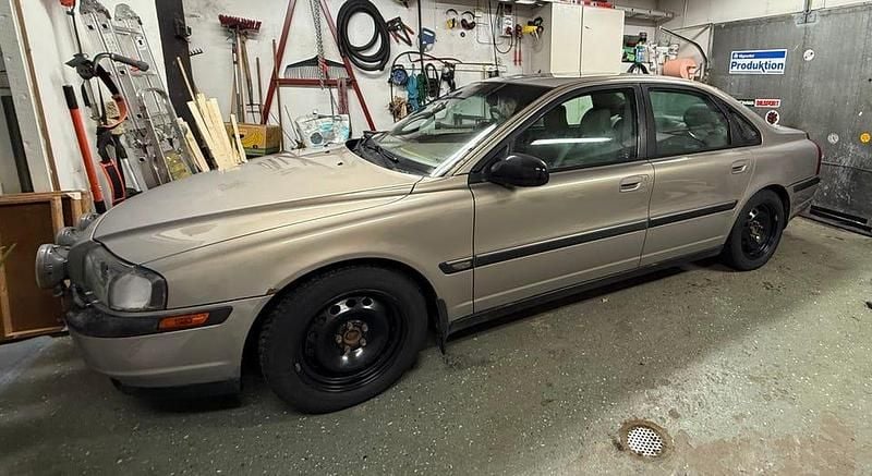 Begagnad 2001 Volvo S80 Sedan | 13 000 kr (Marknadspris) - Bild 1/4