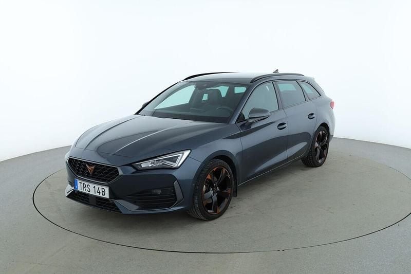 Grå Begagnad 2023 Cupra Leon Kombi | 275 000 kr (Marknadspris) - Bild 1/3