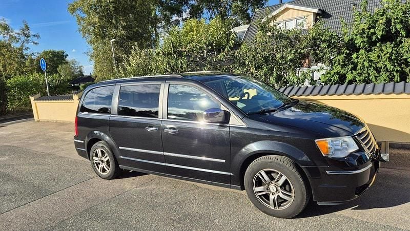 Svart Begagnad 2010 Chrysler Grand Voyager Limited Minibuss | 68 000 kr (Marknadspris) - Bild 1/4