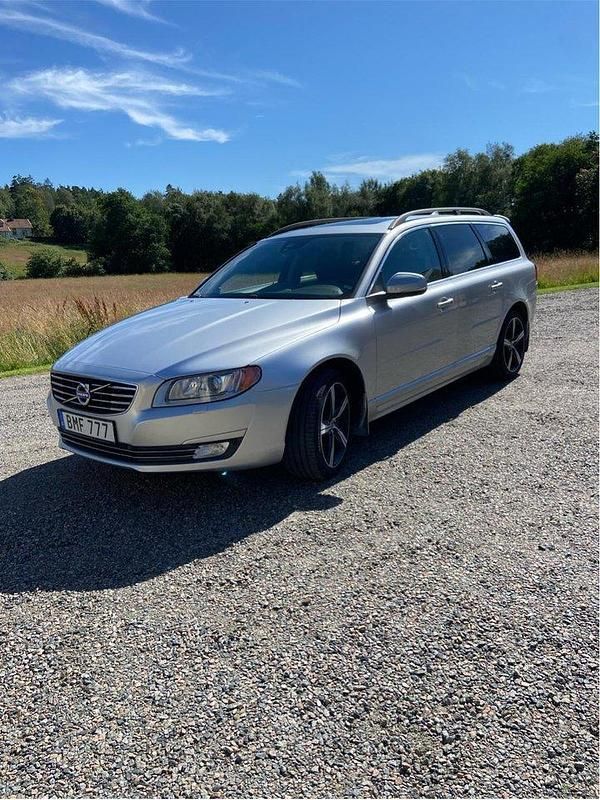 Silver Begagnad 2014 Volvo V70 Momentum Kombi | 115 000 kr (Marknadspris) - Bild 1/4