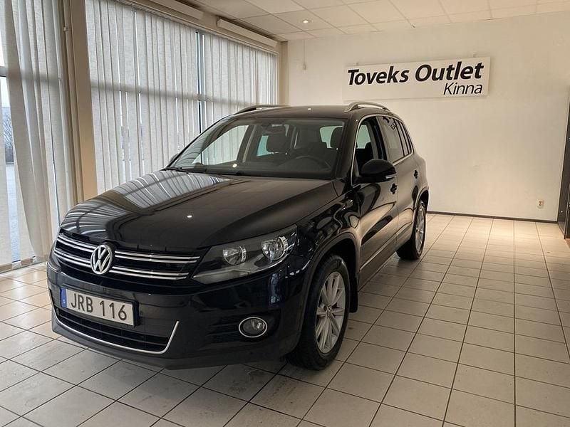 Svart Begagnad 2015 VW Tiguan Sport SUV | 129 900 kr (Marknadspris) - Bild 1/4