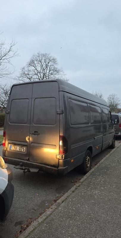 Metallic grå Begagnad 2003 Mercedes 316 Van | 25 000 kr (Marknadspris) - Bild 1/3