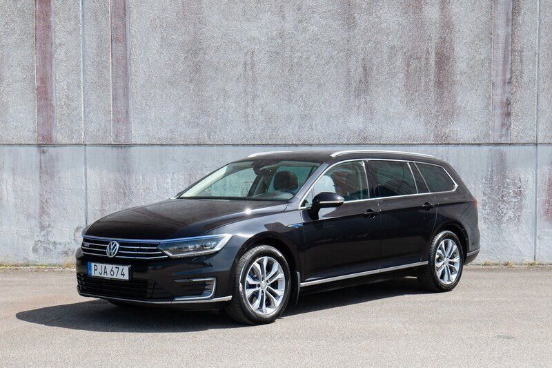 Svart Begagnad 2017 VW Passat GTE Kombi | 159 900 kr (Marknadspris) - Bild 1/4