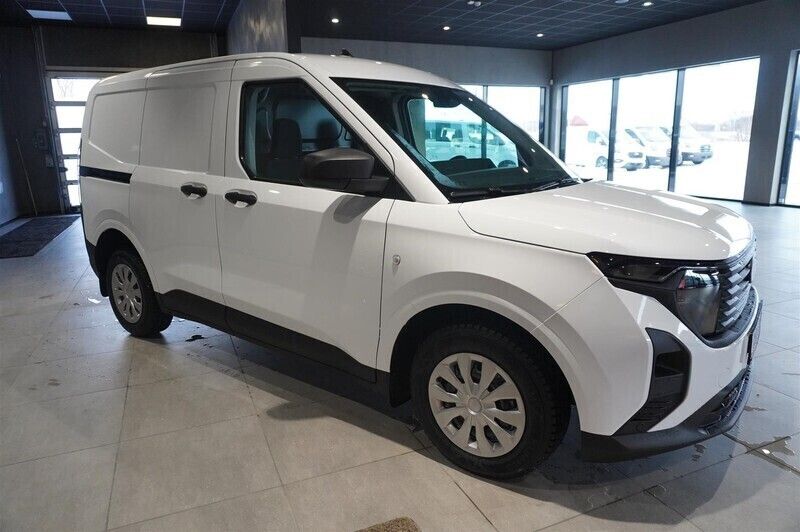 Begagnad Ford Courier Trend 125 HK (91 kW) 2024 Vit Minibuss