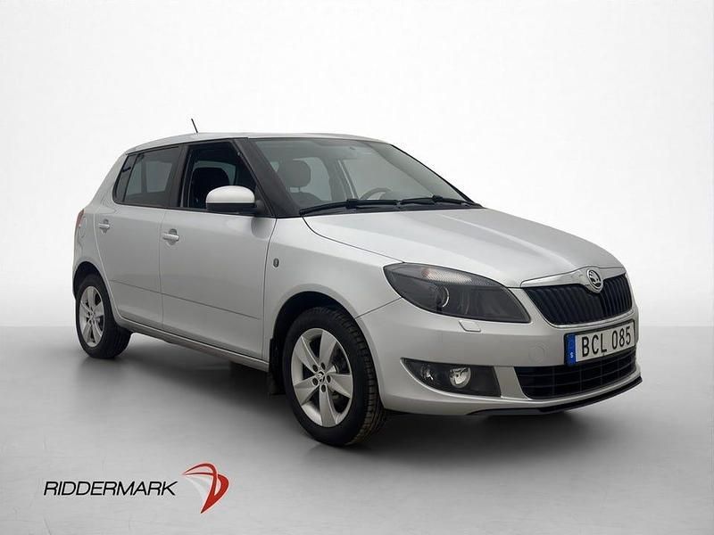 Begagnad Skoda Fabia Ambition 86 HK (63 kW) 2014 Silver Halvkombi