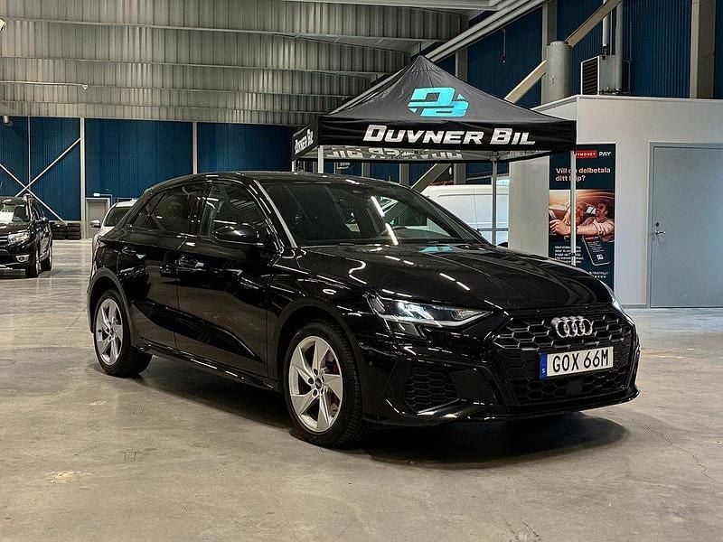 Svart Begagnad 2021 Audi A3 Sportback e-tron S-Line Sedan | 297 900 kr (Bra pris) - Bild 1/4