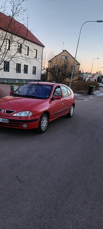 Begagnad Renault Mégane 95 HK (69 kW) 2000 Halvkombi