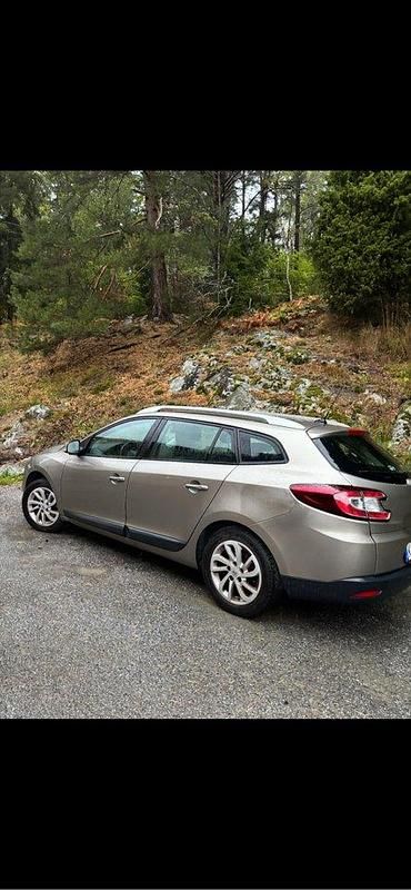 Brun Begagnad 2010 Renault Mégane GrandTour Kombi | 25 000 kr (Marknadspris) - Bild 1/4