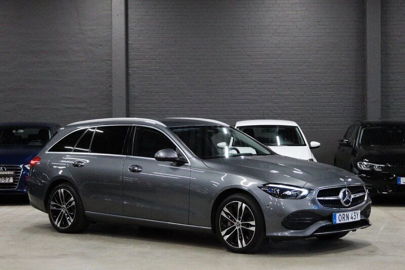 Grå Begagnad 2022 Mercedes C300e Avantgarde Kombi | 369 900 kr (Superpris) - Bild 1/4