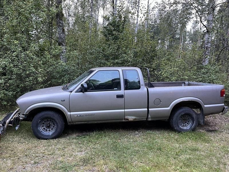 Grå Begagnad 2002 Chevrolet S10 | 8 000 kr - Bild 1/4