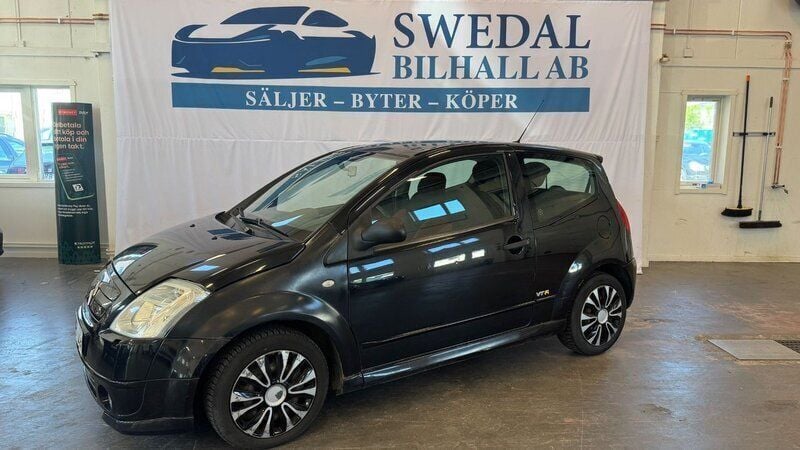 Svart Begagnad 2004 Citroën C2 Halvkombi | 18 900 kr (Marknadspris) - Bild 1/4
