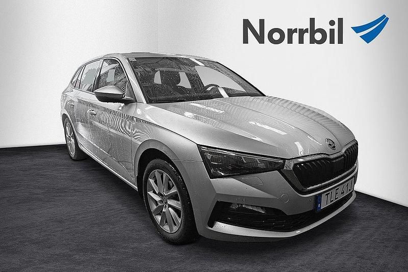 Silver Begagnad 2023 Skoda Scala Style Halvkombi | 224 900 kr (Marknadspris) - Bild 1/4