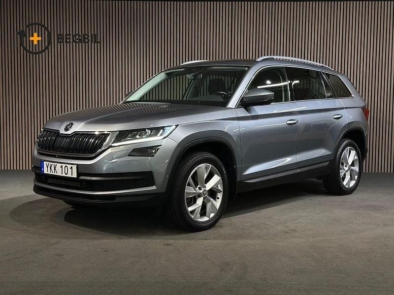 Grå Begagnad 2017 Skoda Kodiaq SUV | 278 900 kr (Lite dyr) - Bild 1/4