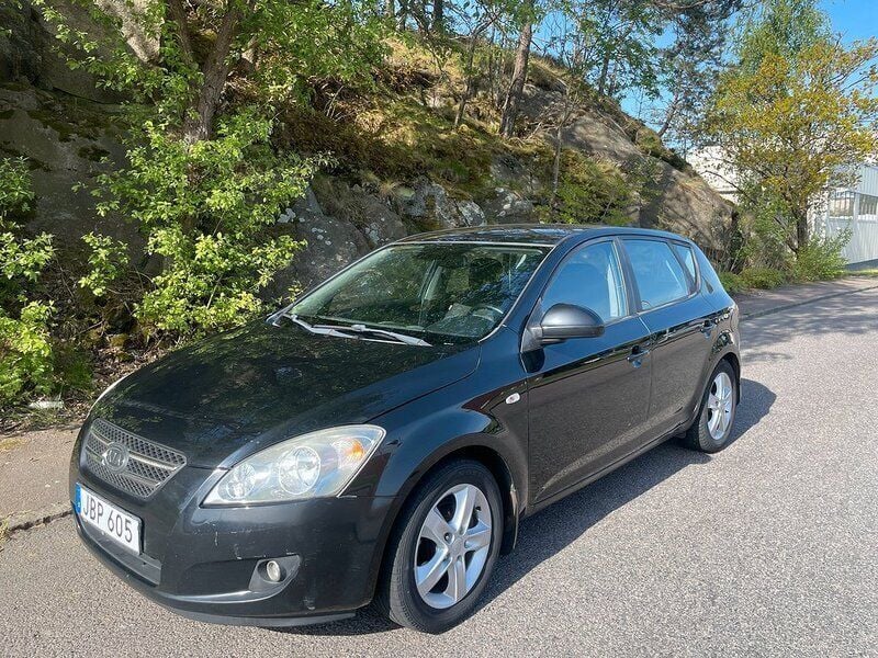 Svart Begagnad 2008 Kia Ceed EX Halvkombi | 37 500 kr (Bra pris) - Bild 1/4