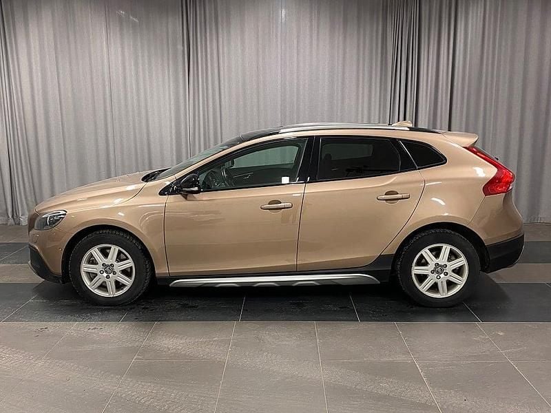 Begagnad Volvo V40 Pro 150 HK (110 kW) 2016 Brun Halvkombi