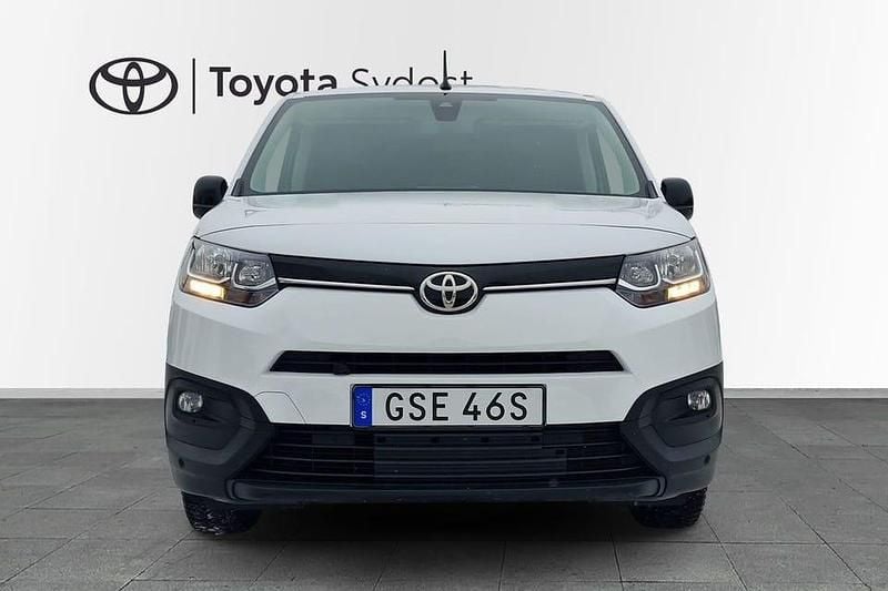 Begagnad Toyota Proace City City 112 HK (82 kW) 2023 Vit Minibuss