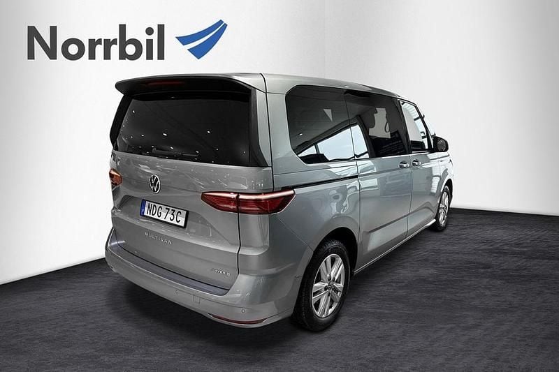 Begagnad VW Multivan Life 150 HK (110 kW) 2021 Blå Van