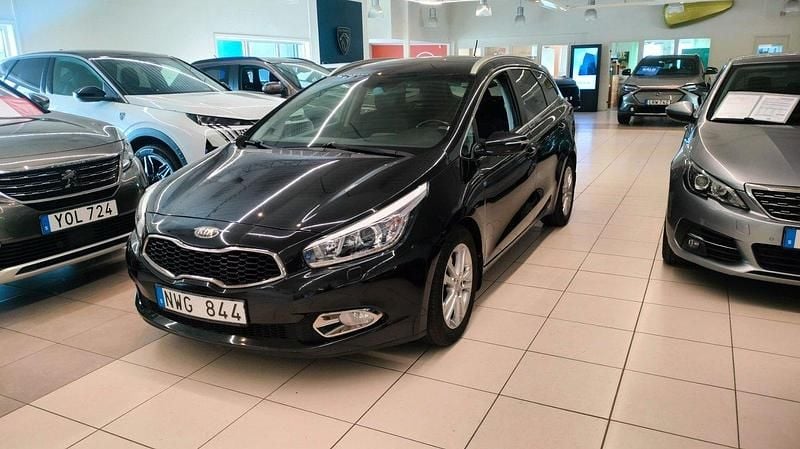 Svart Begagnad 2013 Kia Ceed Sportswagon Comfort Kombi | 114 900 kr (Marknadspris) - Bild 1/4