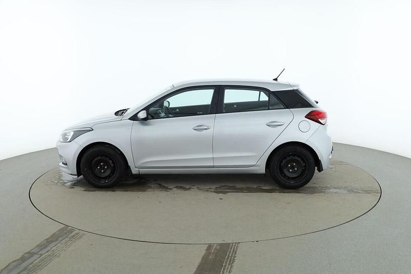 Begagnad Hyundai i20 Comfort 85 HK (62 kW) 2014 Silver Sedan