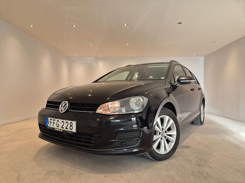 Mörkblå Begagnad 2014 VW Golf VII Kombi | 84 900 kr (Bra pris) - Bild 1/4
