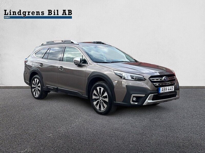 Ljusbrun Begagnad 2023 Subaru Outback SUV | 409 900 kr (Marknadspris) - Bild 1/4