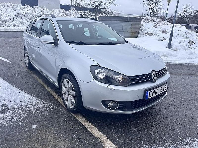 Begagnad VW Golf VI 102 HK (75 kW) 2011 Silver Halvkombi